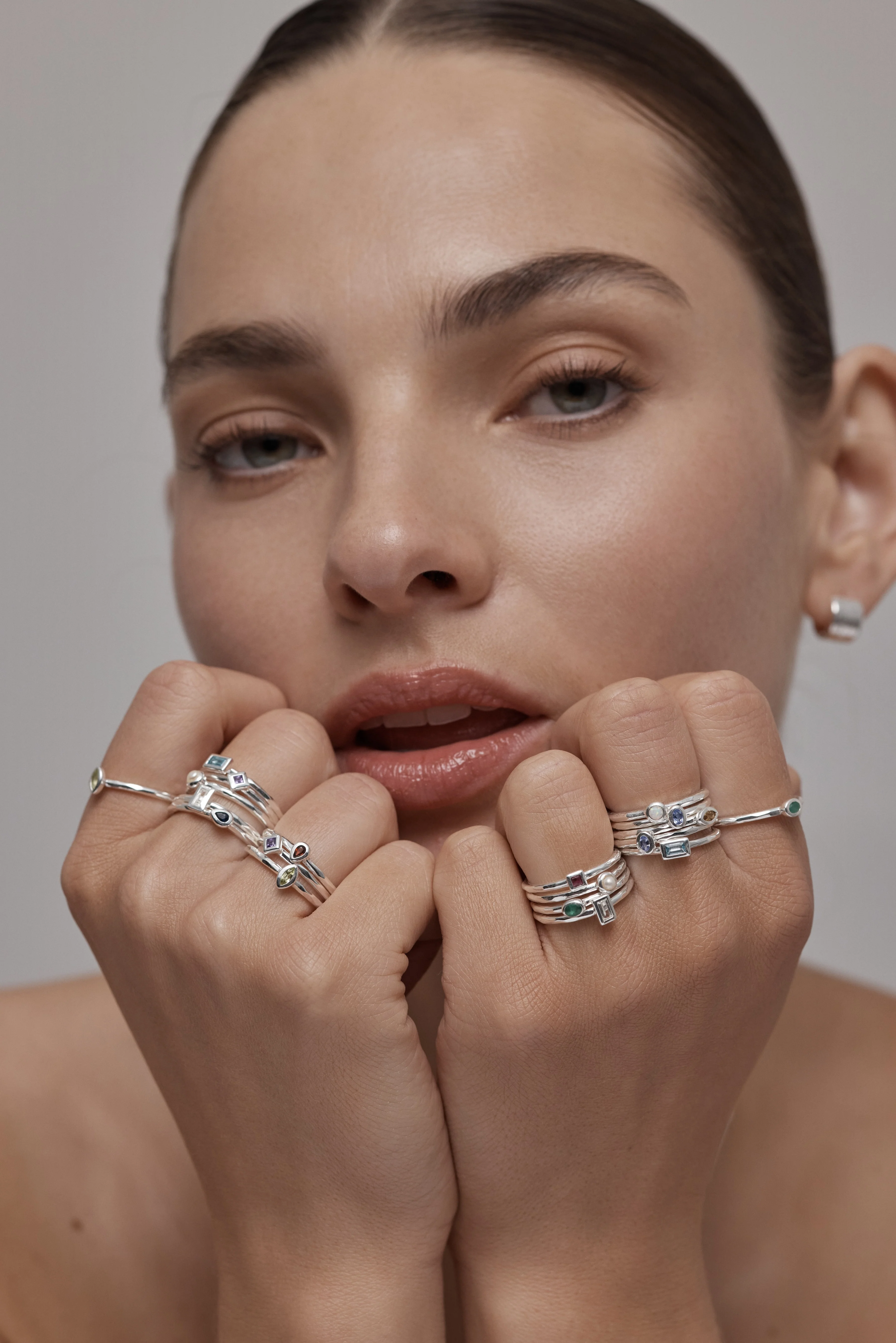 Petite August Peridot Silver Stacker - Image 6