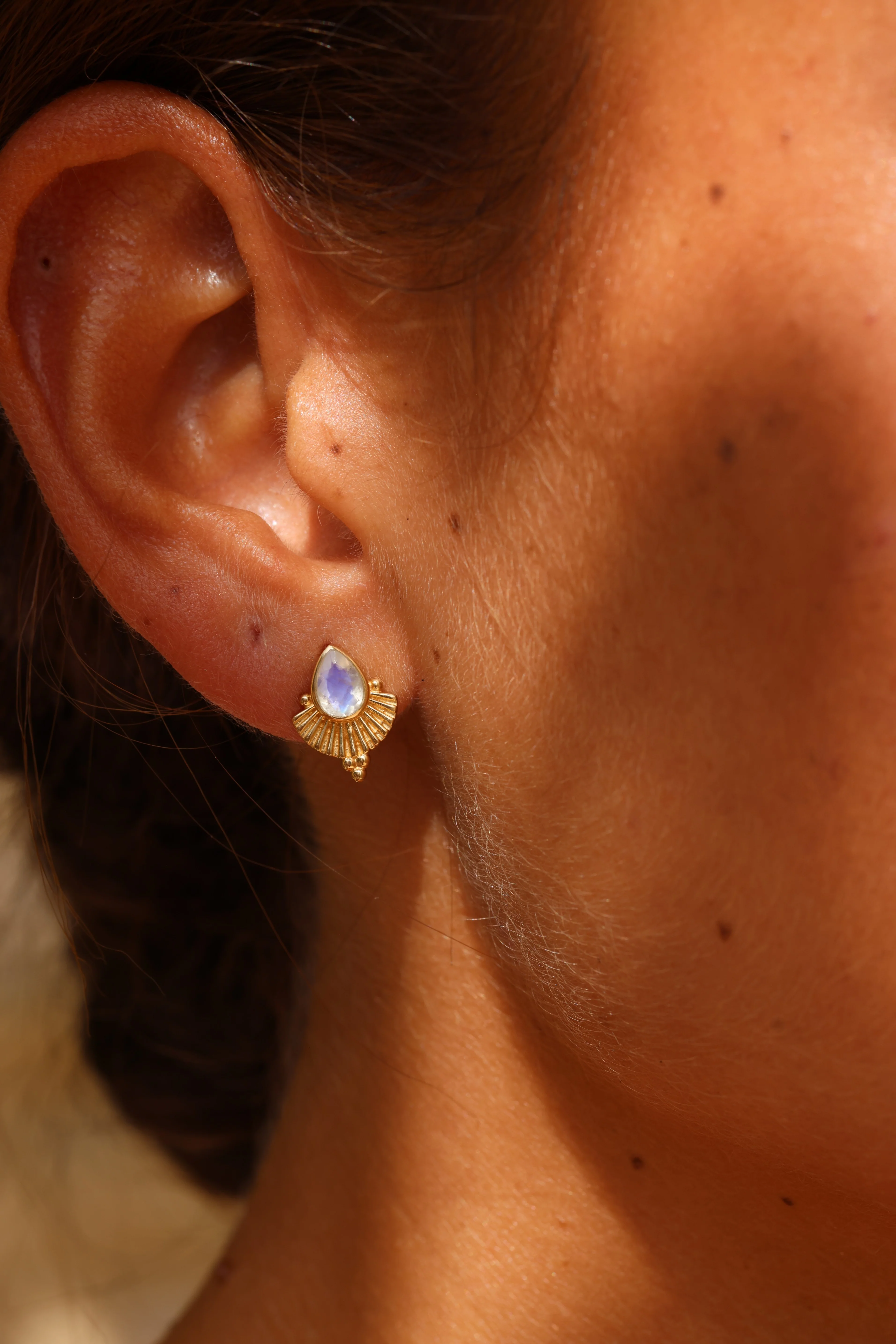 Venus Moonstone Gold Earrings - Image 3