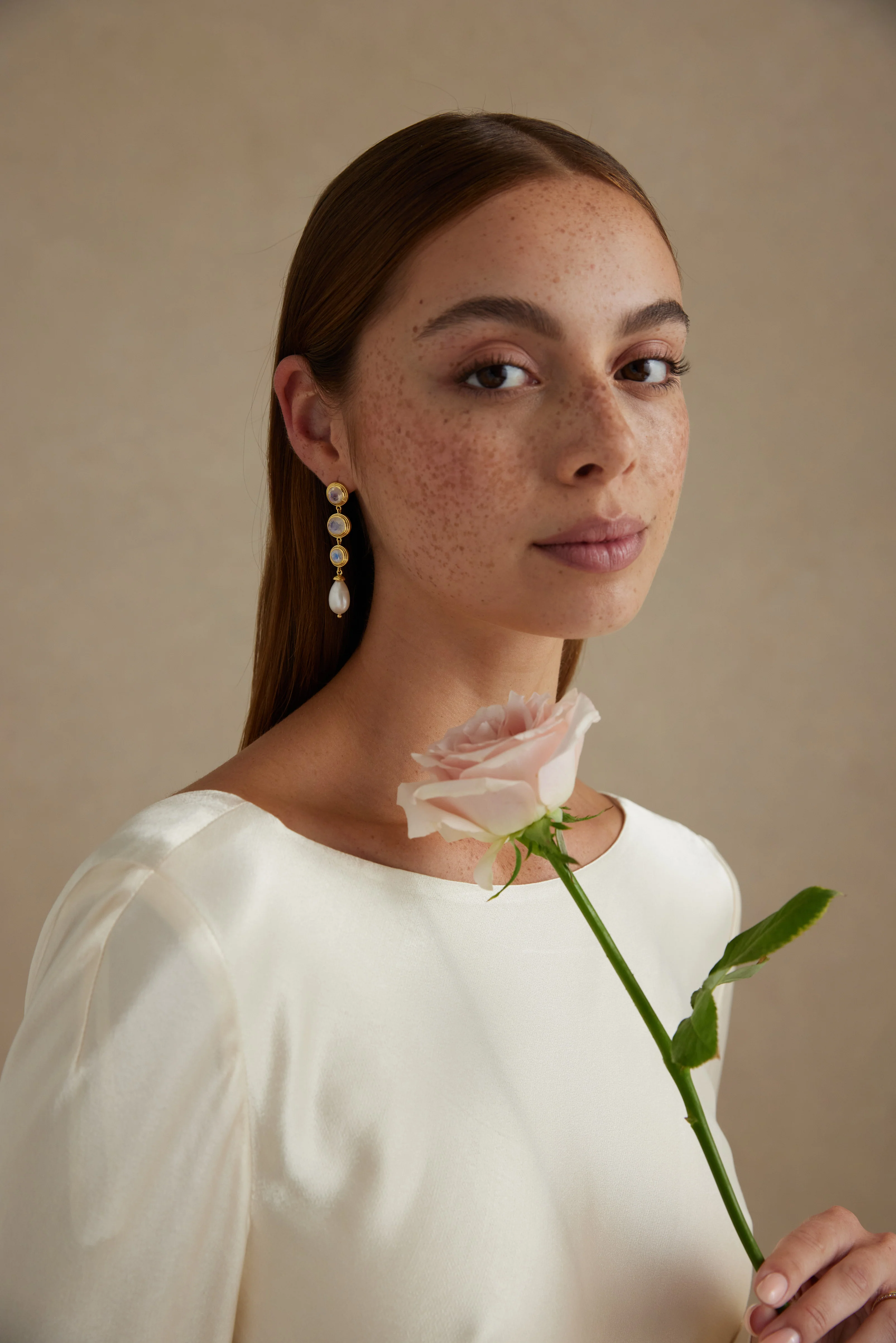 Eleanor Gold Earrings - Image 3