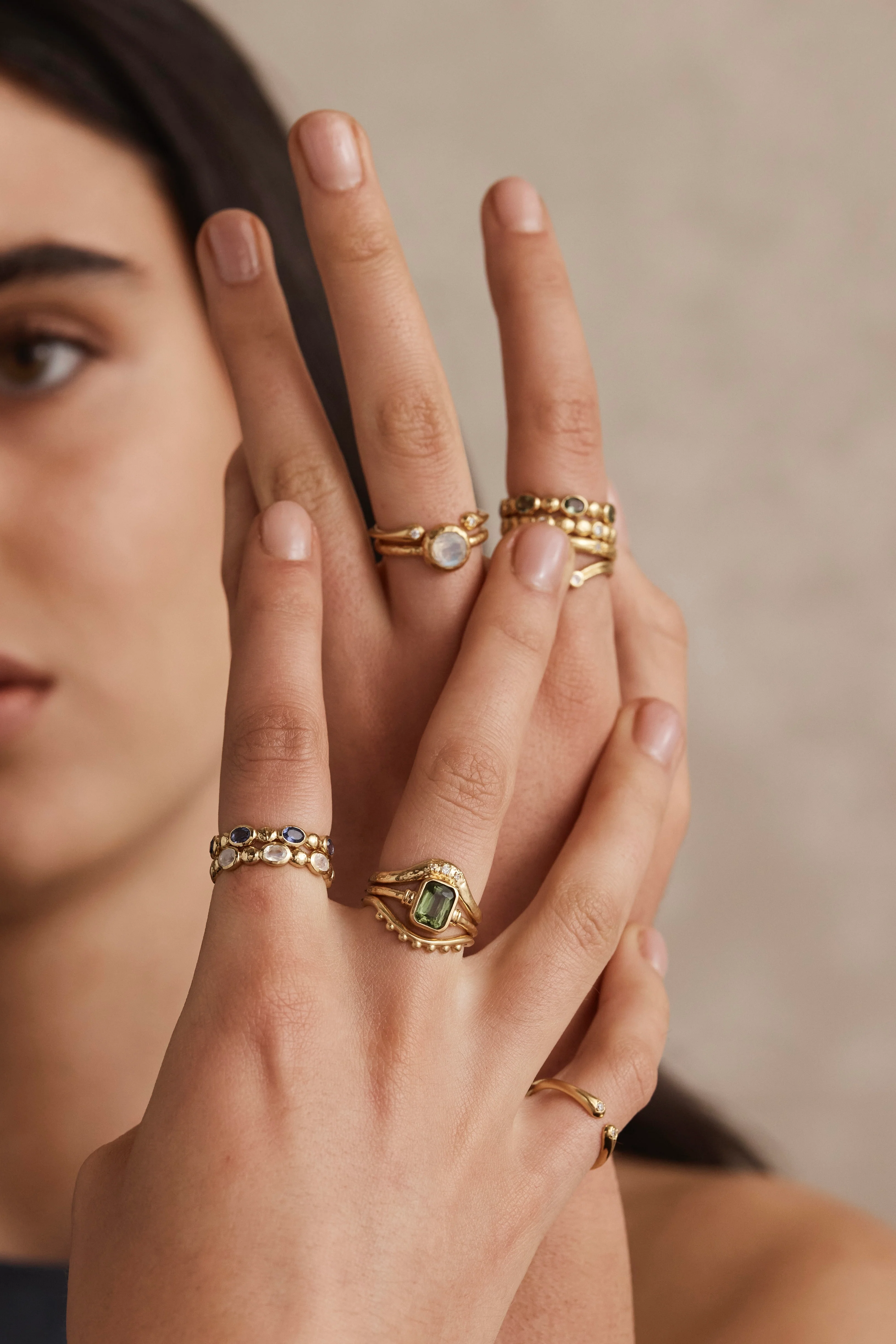 Pebble Iolite Gold Stacker - Image 5