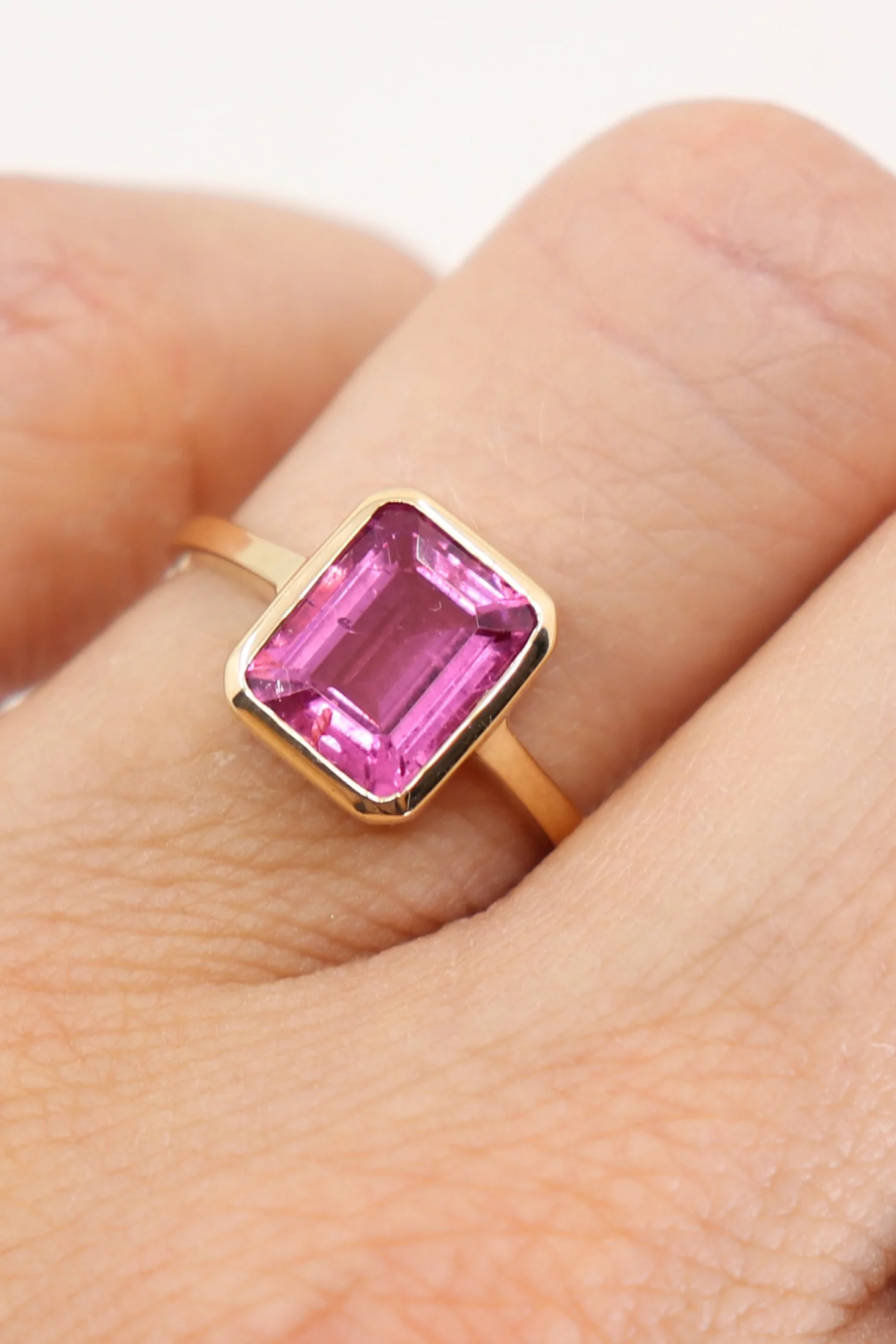Pink Tourmaline Baguette 9K Yellow Gold - Image 4