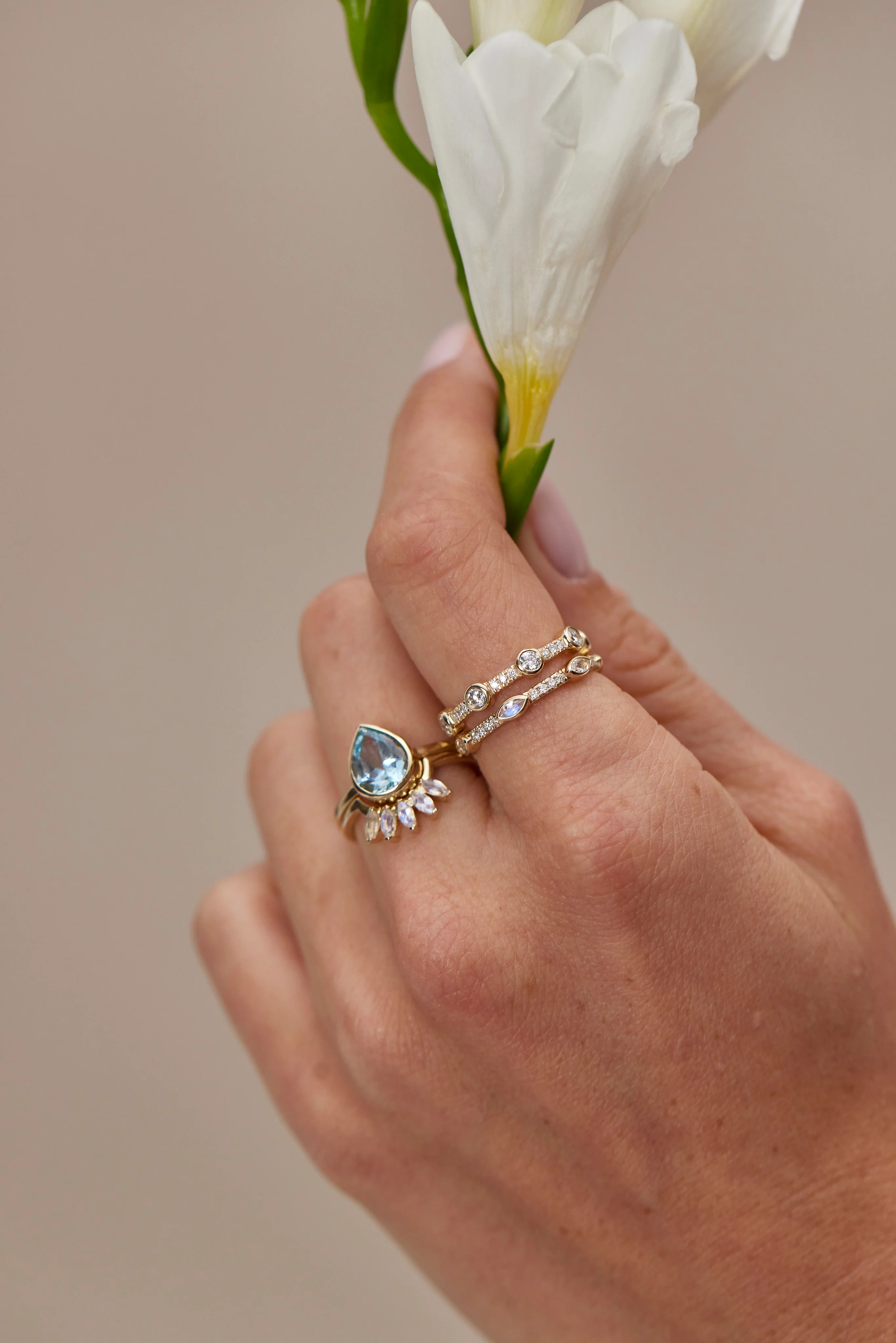Starburst Halo Yellow Gold Band - Image 4
